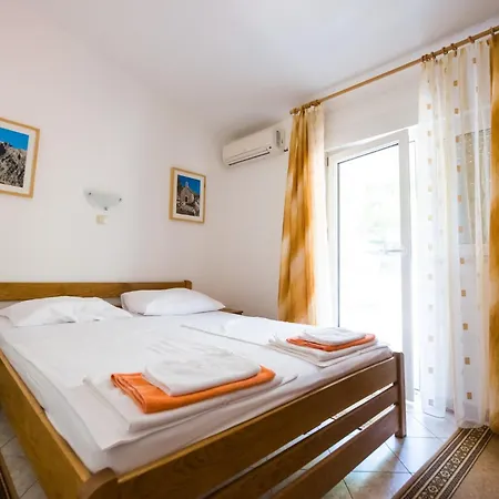 Frühstückspension Pero 3 Min Walk To The Lokva Rogoznica