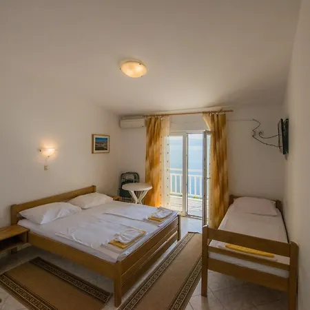 Pero 3 Min Walk To The Frühstückspension Lokva Rogoznica