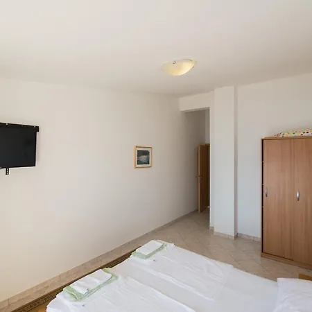 Pero 3 Min Walk To The Lokva Rogoznica