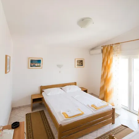 Pero 3 Min Walk To The Frühstückspension Lokva Rogoznica