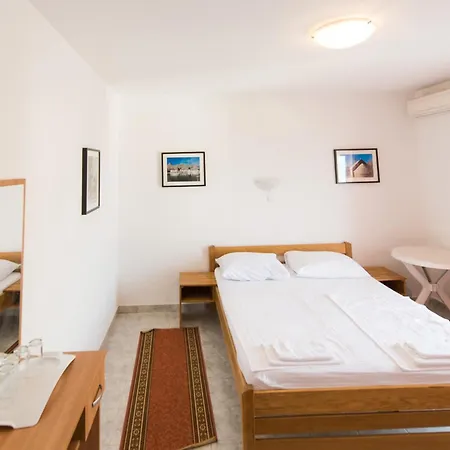 Pero 3 Min Walk To The