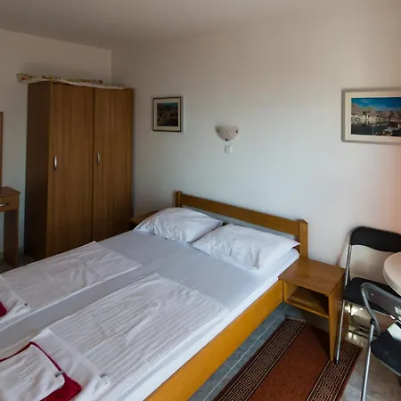 Pero 3 Min Walk To The Frühstückspension Lokva Rogoznica