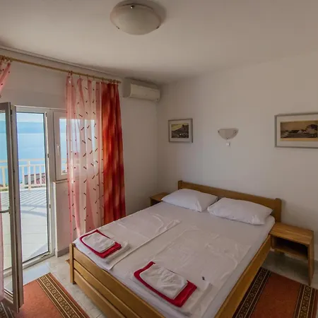 Pero 3 Min Walk To The Frühstückspension Lokva Rogoznica