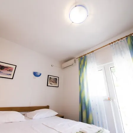 Frühstückspension Pero 3 Min Walk To The Lokva Rogoznica