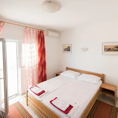 Frühstückspension Pero 3 Min Walk To The Lokva Rogoznica