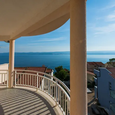 Pero 3 Min Walk To The