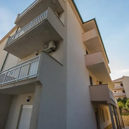 Pero 3 Min Walk To The Lokva Rogoznica