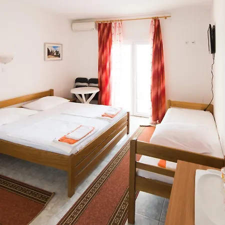 Pero 3 Min Walk To The 3*