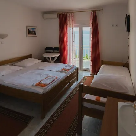 Pero 3 Min Walk To The Lokva Rogoznica