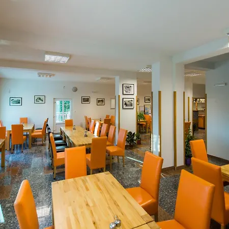 Frühstückspension Pero 3 Min Walk To The Lokva Rogoznica