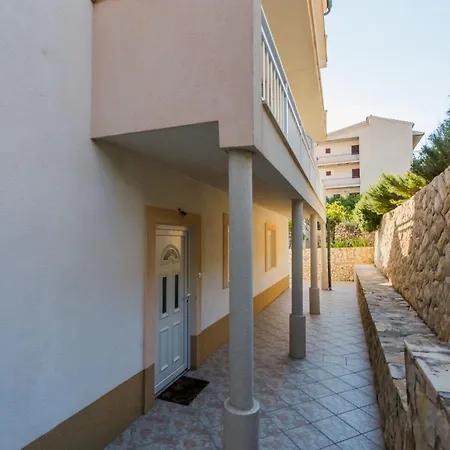 Pero 3 Min Walk To The 3*