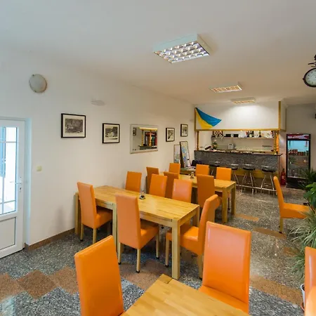 Frühstückspension Pero 3 Min Walk To The Lokva Rogoznica