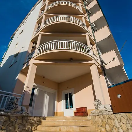 Pero 3 Min Walk To The Frühstückspension 3*