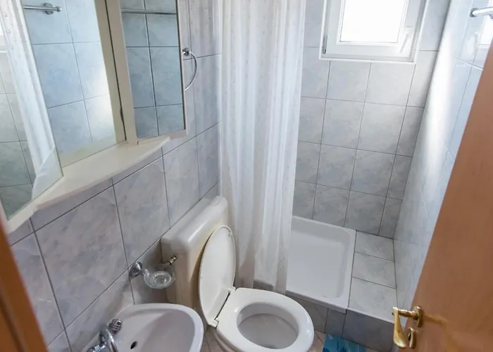 Pero 3 Min Walk To The