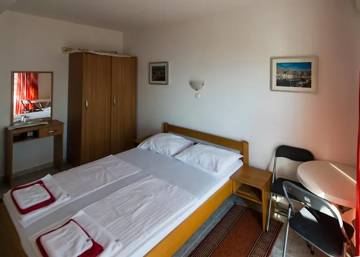 Pero 3 Min Walk To The Frühstückspension Lokva Rogoznica