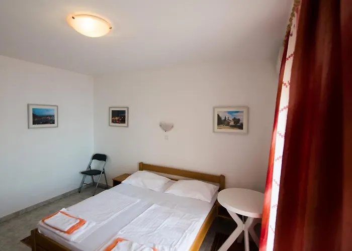 Frühstückspension Pero 3 Min Walk To The Lokva Rogoznica