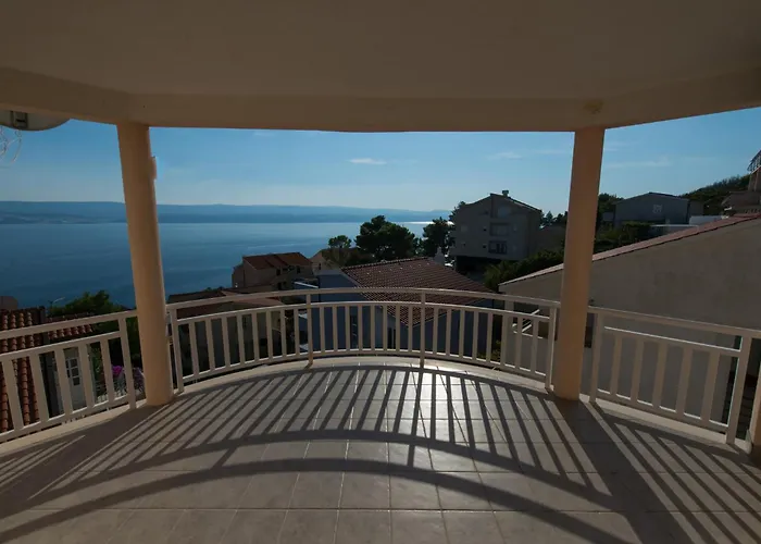 Pero 3 Min Walk To The Lokva Rogoznica