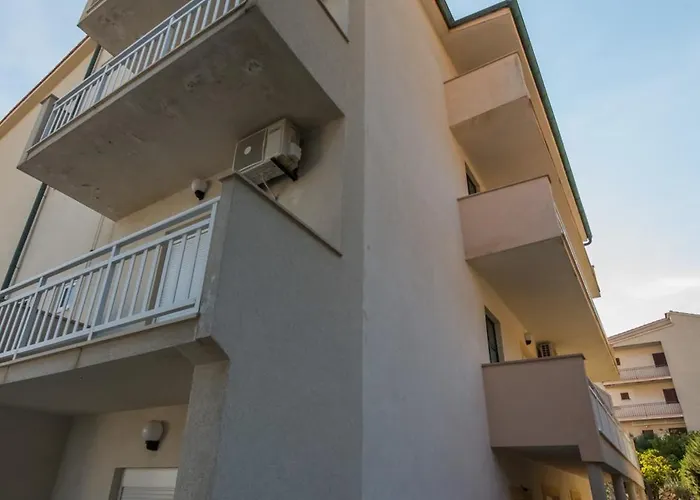 Pero 3 Min Walk To The Lokva Rogoznica