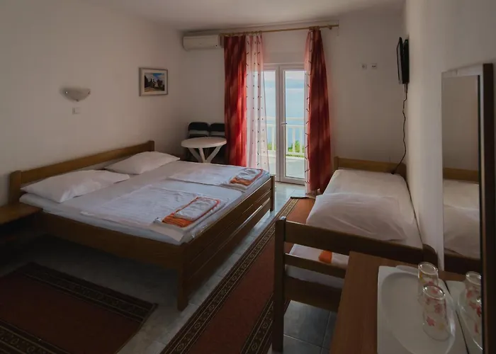 Pero 3 Min Walk To The Lokva Rogoznica