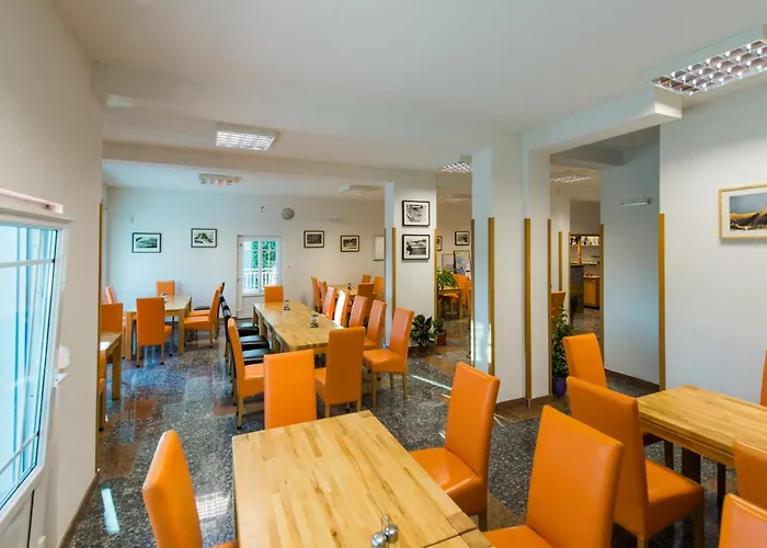 Frühstückspension Pero 3 Min Walk To The Lokva Rogoznica